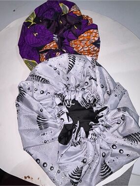 Reversible Satin Sleep Bonnet - White & Purple Pattern
